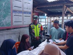 Wujud Kepedulian TNI Di Wilayah, Babinsa Dampingi Penyaluran Bantuan Beras Dari Badan Pangan Nasional