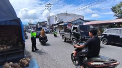 Satlantas Polres Bener Meriah Hadir di Pasar Tumpah, Pastikan Arus Lalu Lintas Tetap Lancar