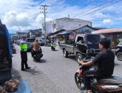 Satlantas Polres Bener Meriah Hadir di Pasar Tumpah, Pastikan Arus Lalu Lintas Tetap Lancar