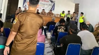 Warga desa Dukuhlo Demo di kantor Balai Desa, Tuntut Kades Mundur dan Pertanggungjawaban Anggaran