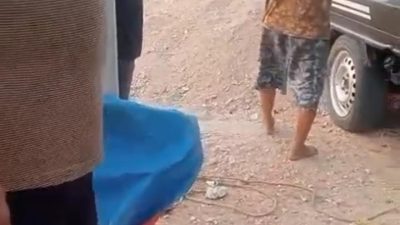 Terekam Aktivitas Pengambilan Pasir di Pantai Cidatu, Warga Pasauran Bersiap Lapor ke Polsek Carita