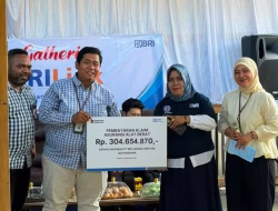 Dukung Pemulihan Aset Nasabah di Sentani, BRI Insurance Bayarkan Klaim Rp304,65 Juta 