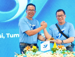 Semarak HUT Ke-37, Bank Raya Ajak Masyarakat Rasakan Pengalaman Raya Active Lewat Jalan Sehat