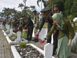 Dandim 0119/BM Pimpin Upacara Ziarah Dan Tabur Bunga Di TMP Reje Bukit Jelang HUT ke-81 TNI