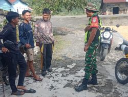 Babinsa Koramil 10/Celala Jalin Komunikasi dengan Pemuda Desa Melala