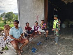Babinsa Koramil 10/Celala Pererat Komsos dengan Warga Desa Blang Kekumur, Dorong Kekompakan dan Gotong Royong