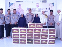 Kapolres Bener Meriah Gelar Jumat Berkah di Masjid At-Taqwa, Salurkan 20 Paket Bantuan kepada Jamaah