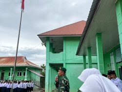 Melalui Upacara Mingguan Serma Uus Yayat Ajak Generasi Muda Tingkatkan Disiplin, Semangat Belajar, Dan Cinta Tanah Air