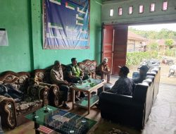 Pererat Kemanunggalan TNI Dengan Rakyat, Babinsa Komsos Bersama Petani