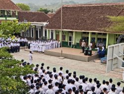 Sat Lantas Polres Kuningan Gelar Program “Polisi Sahabat Pelajar” di SMPN 1 Kadugede, Sosialisasi Tertib Lalu Lintas hingga Anti-Bullying