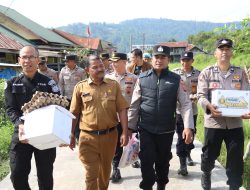 Sanjung Masyarakat, Polres Aceh Tengah Salurkan Sembako dan Jenguk Warga Sakit Menahun