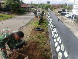 Wujud Kepedulian dan Tanggung Jawab, Danramil 05/Permata Pimpin Langsung Pembersihan Pangkalan