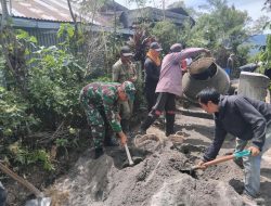 Swadaya Masyarakat Pengerasan Jalan di Desa Panji Mulia 1, Babinsa Hadir Ikut Bergotong Royong