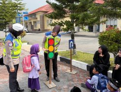 Satlantas Polres Bener Meriah Sambut Kunjungan Outing Class SD IT Azura, Kenalkan Tugas Kepolisian Sejak Dini