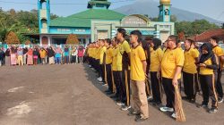 Wujudkan Lingkungan Asri dan Sehat, Wakapolres Kuningan Pimpin Jumat Bersih Bersama Warga di Masjid Desa Ragawacana