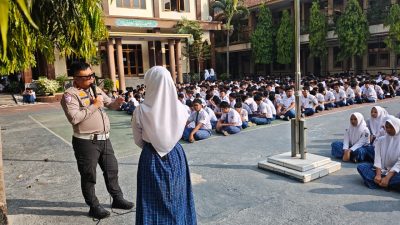 Tingkatkan Kesadaran Hukum Pelajar, Sat Lantas Polres Kuningan Sosialisasi Tertib Berlalu Lintas di SMAN 1 Kuningan