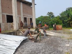 Jalin Kebersamaan Dengan Warga, Babinsa Koramil 04/PRG Dukung Pembangunan Sarana Ibadah