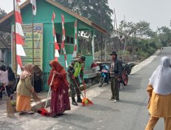 Tingkatkan Kepedulian terhadap Kebersihan, Babinsa Koramil 02/Wps Bersama Ibu – Ibu Kader Gotong Royong Di Kantor Desa
