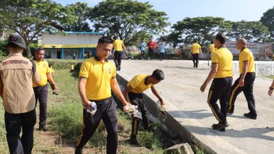 Green Policing, Lagi Polres Aceh Tengah Pungut Sampah dan Tanam Pohon di Lapangan Musara Alun