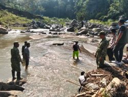 TNI Bersama Forkopimcam dan Masyarakat Gelar Gotong Royong Massal di Jembatan Uma Besi