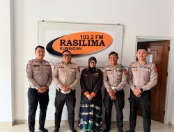 Polres Kuningan Gencarkan Edukasi Tertib Berlalu Lintas Melalui Talkshow Radio dalam Operasi Patuh Lodaya 2026