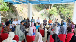 Pendapatan Wisata dan Anggaran Ekologis Bantu 300 Anak di Desa Tukamasea Bersekolah